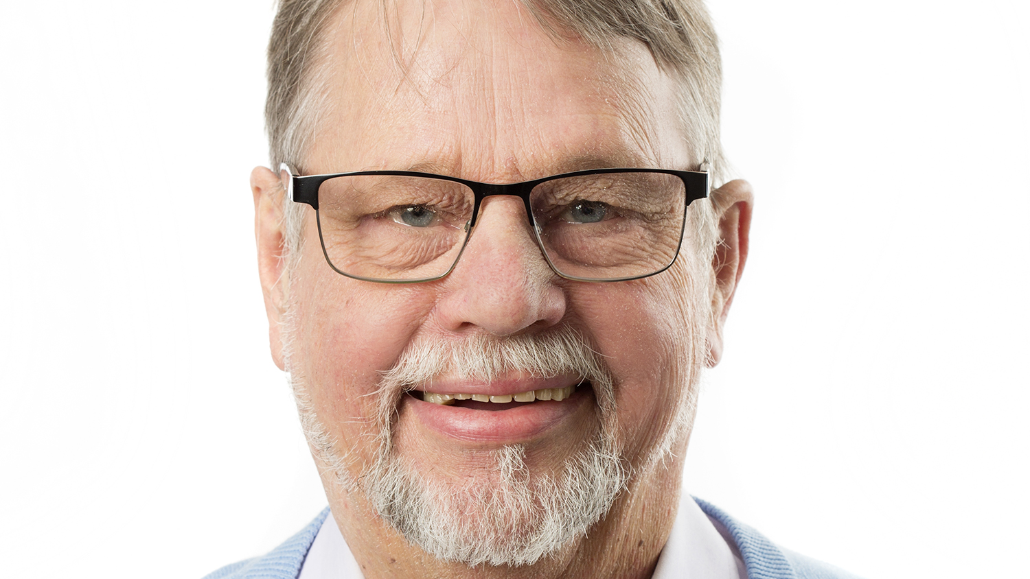 Tenho Tuppurainen: Alavan toimintakeskus - Miten pitkään epätietoisuus jatkuu? Savon Sanomat,  Lukijan Sanomat. 13.4.2021