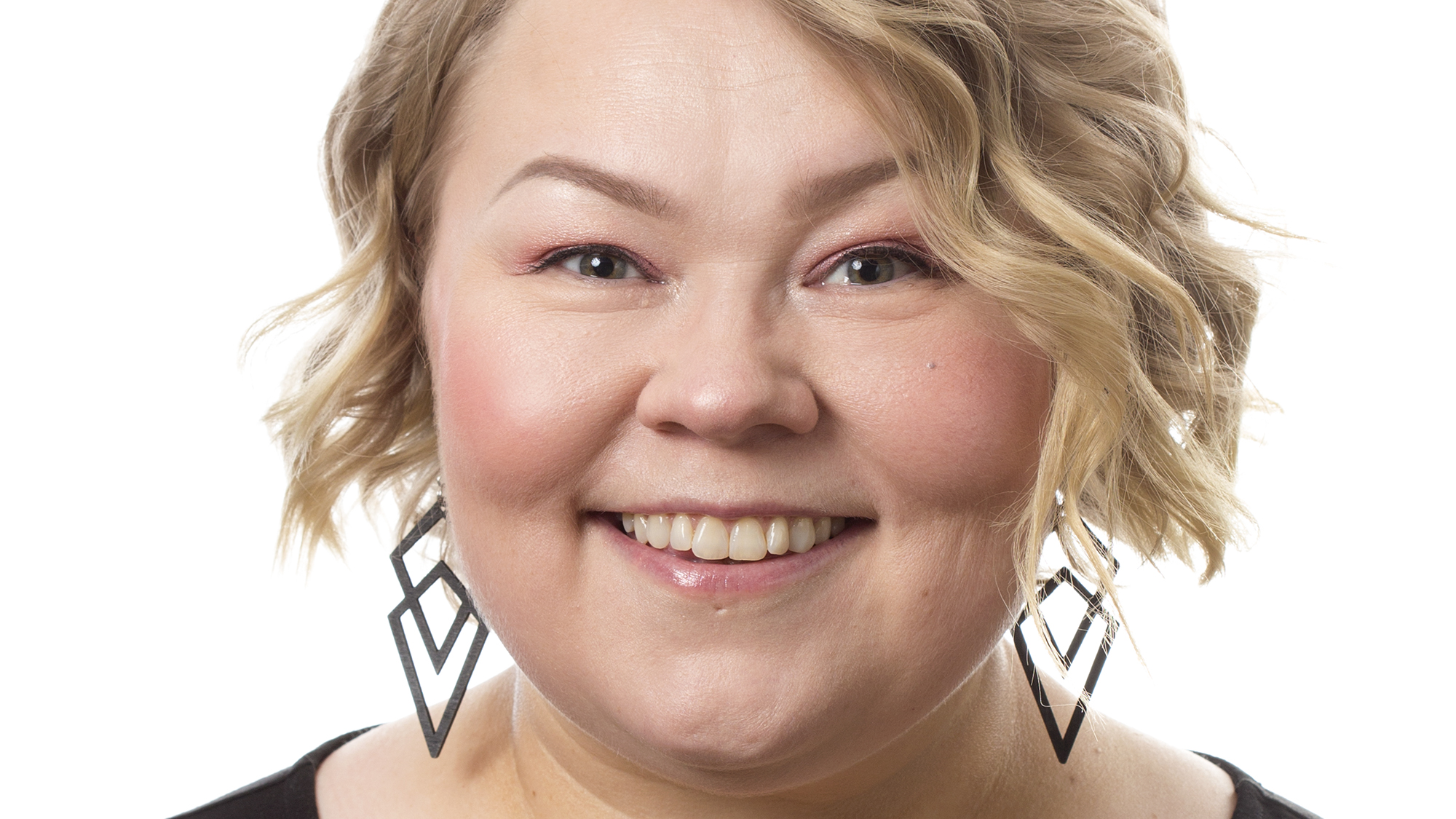 Henna-Riikka Pitkänen: Osallisuus on nuoria kasvattavaa - Valtuustoaloite moposuorasta. Savon Sanomat, Lukijan sanomat, 5.11.2021.